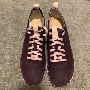 Clarks women’s 9.5 casual shoes